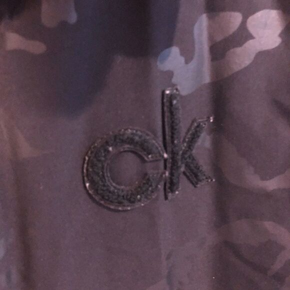 Like New
Title: Calvin Klein Women’s M Dark Grey Camo Jacket - Like New - Picture 4 of 5